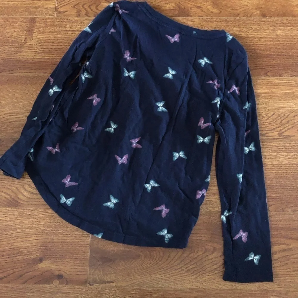 Old Navy blue butterfly print softest tee long sleeve in size S (6-7)